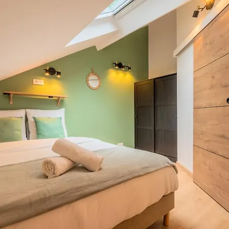Duplex Calme, Proche Commodites