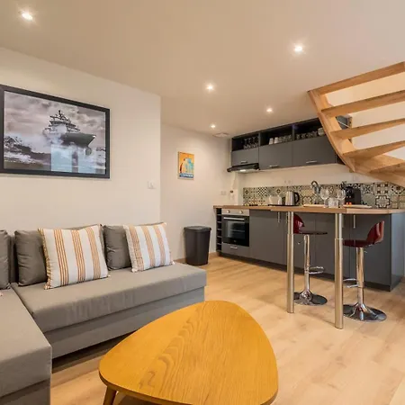Duplex Calme, Proche Commodites Apartment