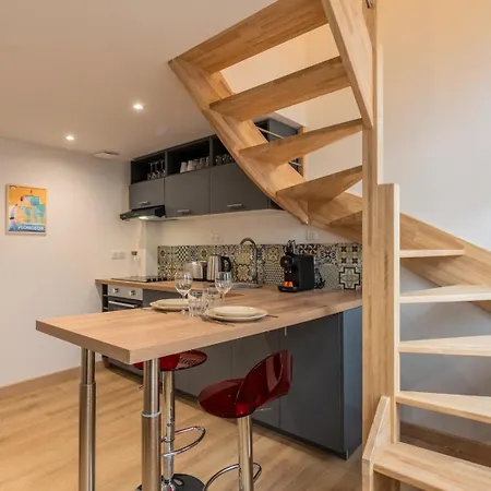 Duplex Calme, Proche Commodites